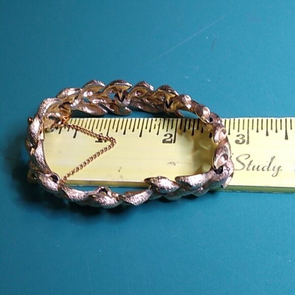 Vintage Monet Gold Tone Metal Links Chain Bracelet Cottagecore Grandmacore - Picture 3 of 6